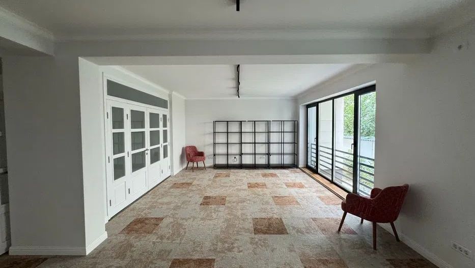 Spațiu modern cu terasă de inchiriat | Showroom, birou sau studio - Poză 4