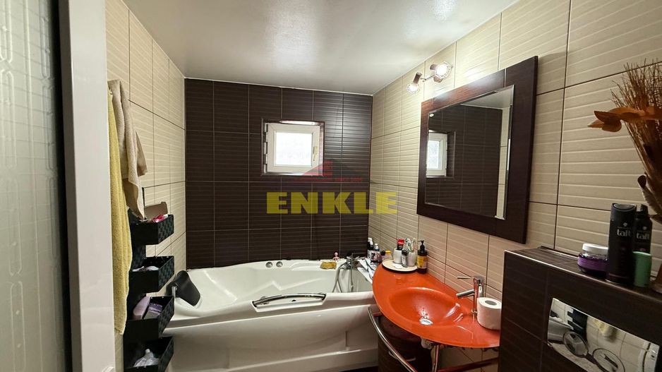 De vanzare apartament + teren generos în apropiere - Poză 13