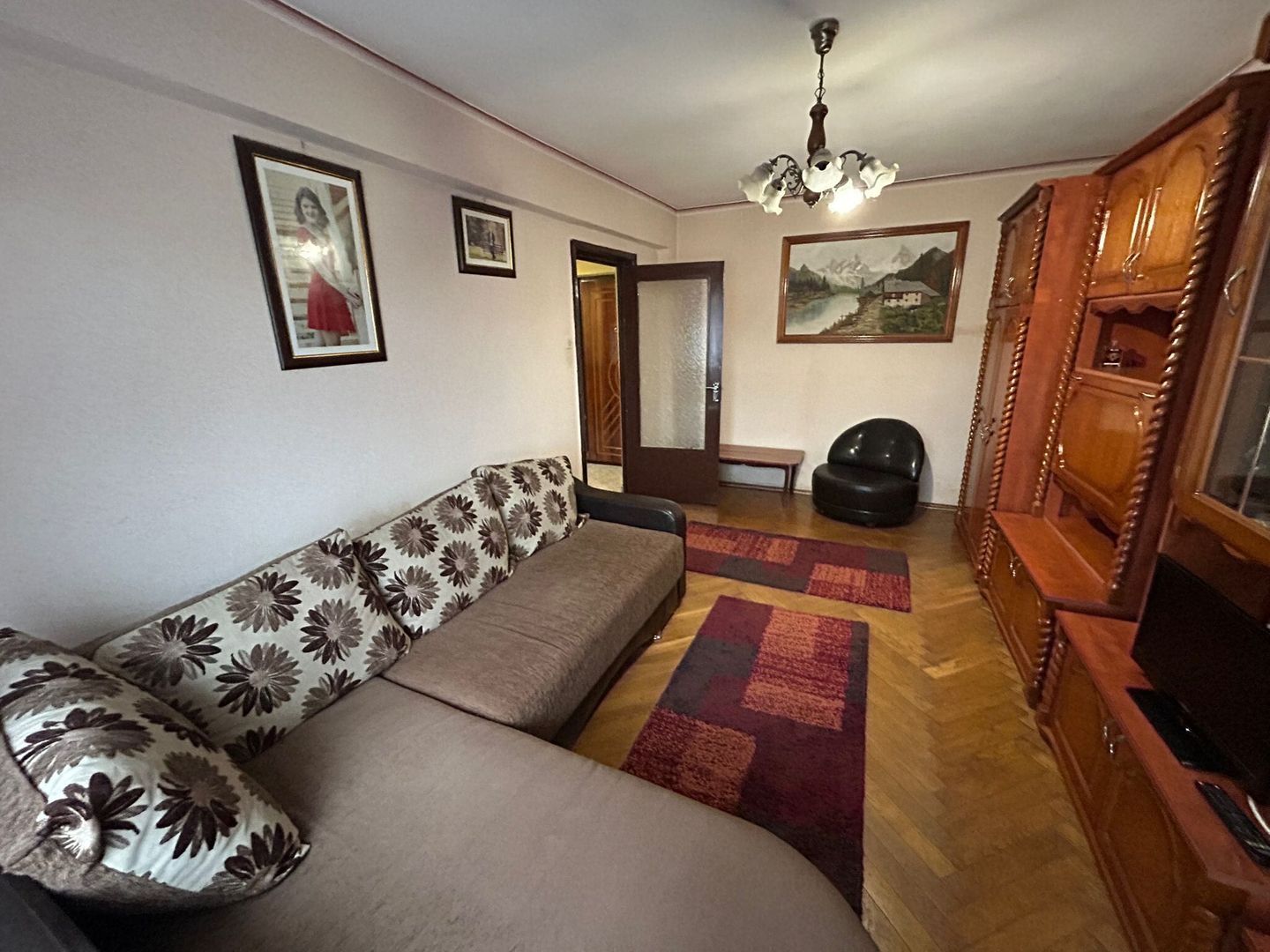 Apartament 3 camere, etaj 3 - zona Cetate - Poză 1