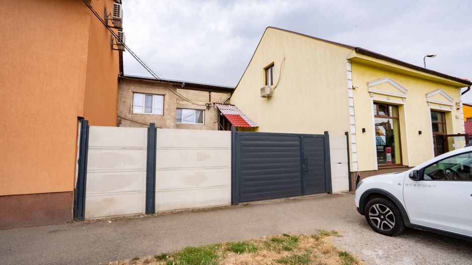 Casa 5 camere in Rogerius, la bulevard, cu acces auto - Poză 1
