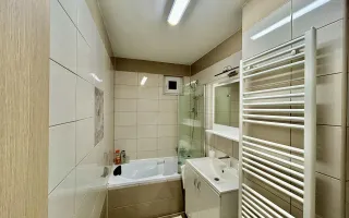 Apartament de închiriat în Sibiu – 3 camere, decomandat, 2 băi, 80 mp - Poză 18
