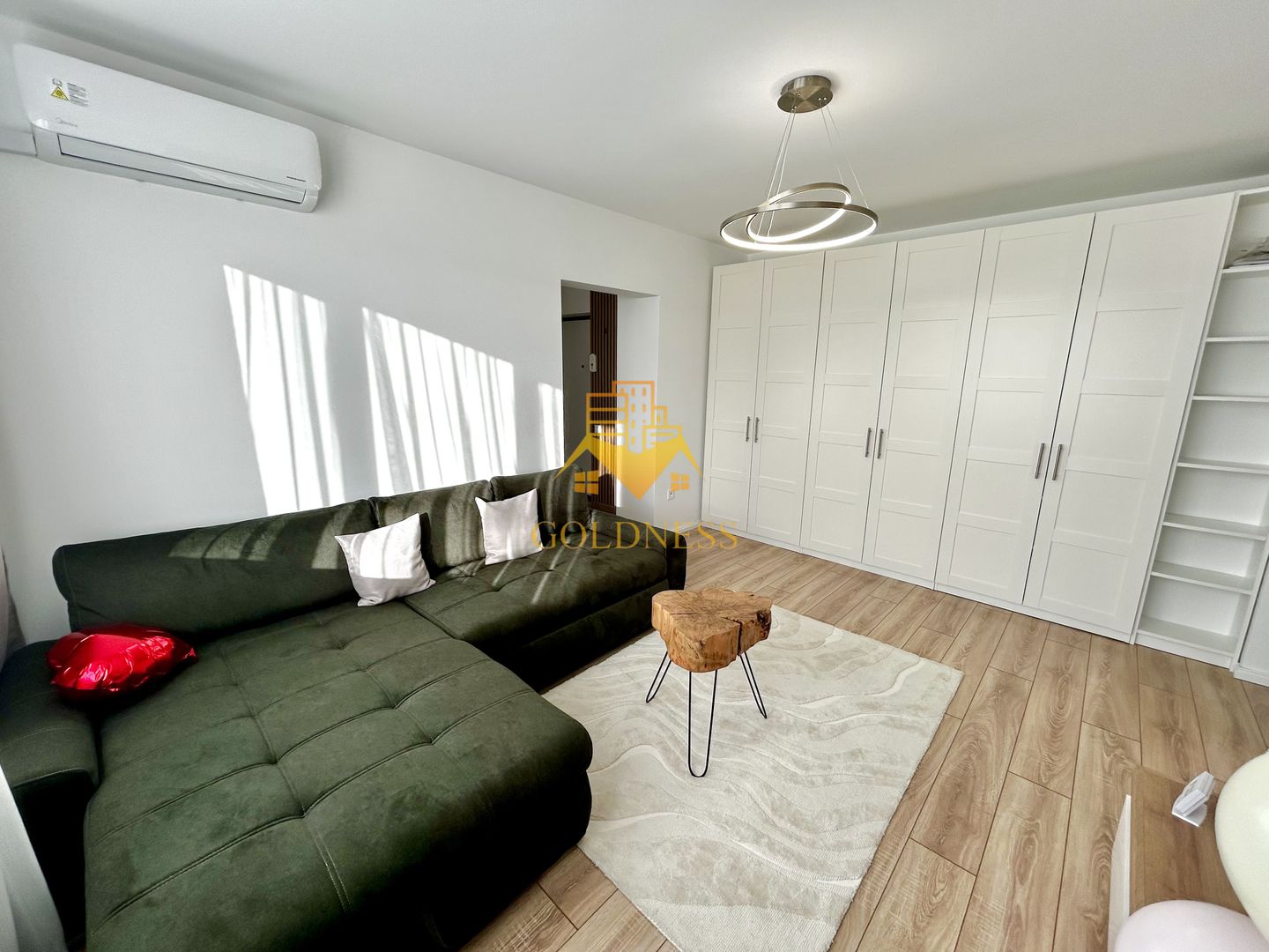 2 camere semidecomandate, Prima Inchiriere, Hotel Royal Gheorgheni - Poză 2