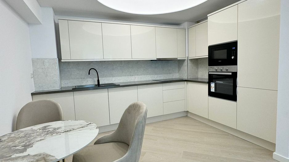 Apartament unical 3 camere de inchiriat - Poză 3