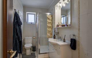 Vilă renovată P+1+M  | Foișor vitrat, grădină și jacuzzi - Poză 10