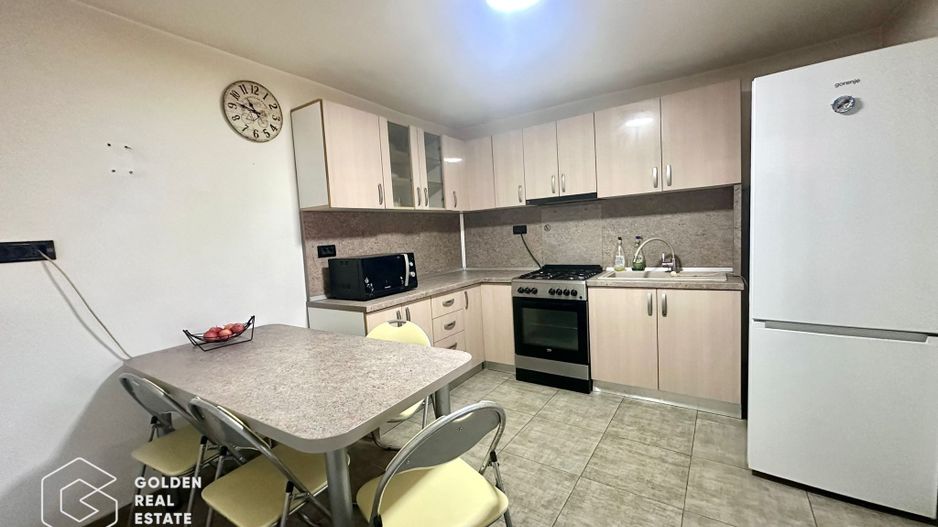 Casa centrala cu 3 camere, curte privata și gradina - Poză 8