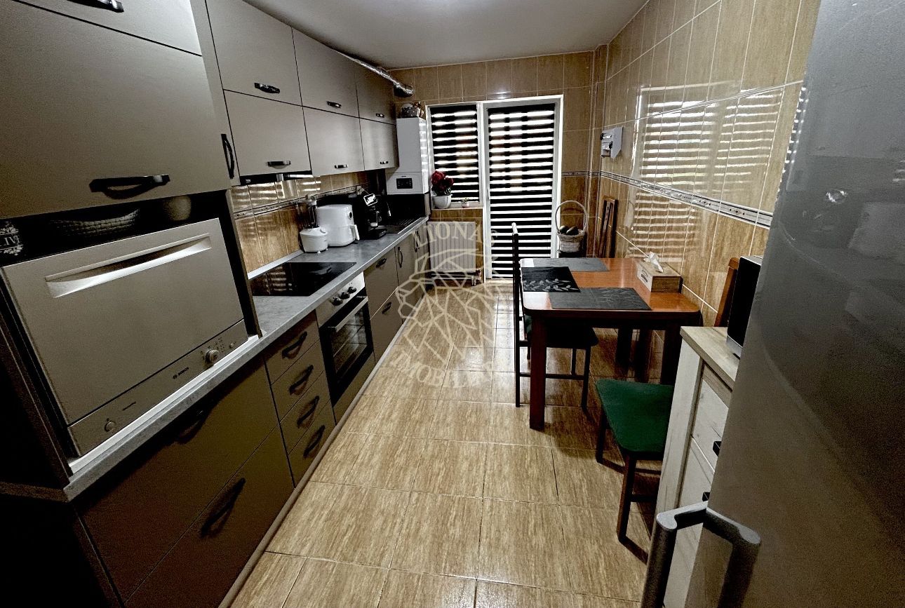 Apartament decomandat 3 camere 95 mp+4 balcoane-dressing-Zona Pompieri - Poză 5