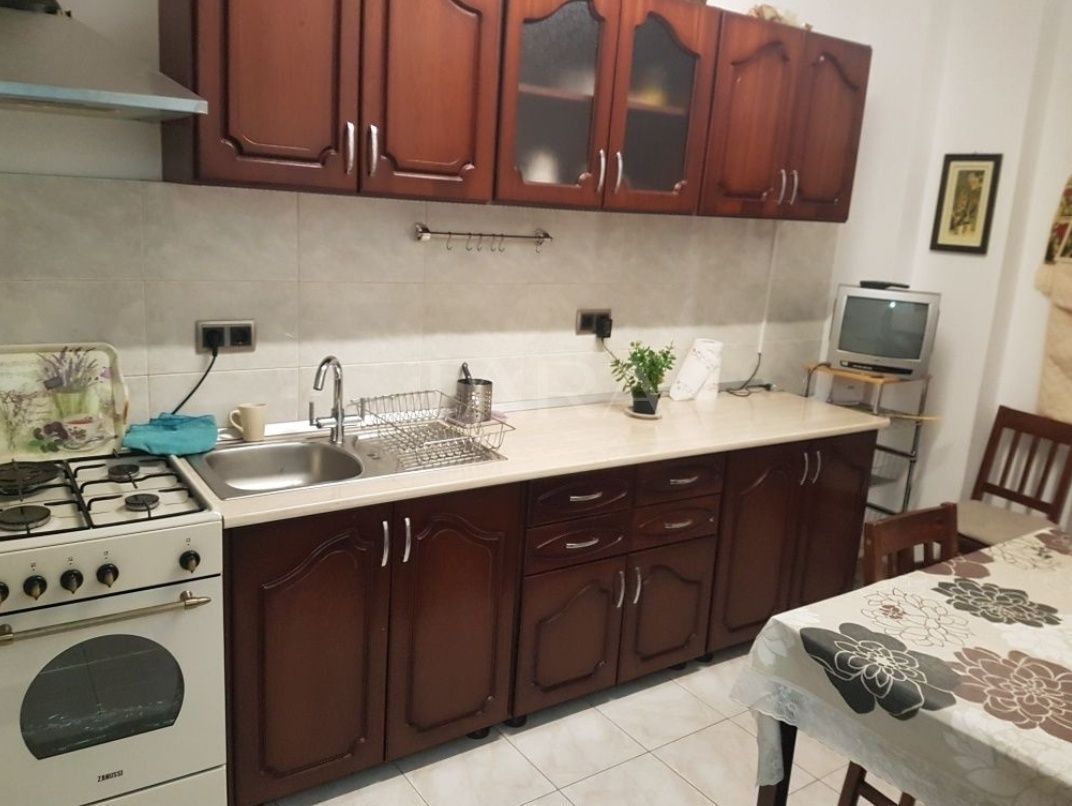 Apartament 1 cameră, parcare individuală și curte închisă. - Poză 1