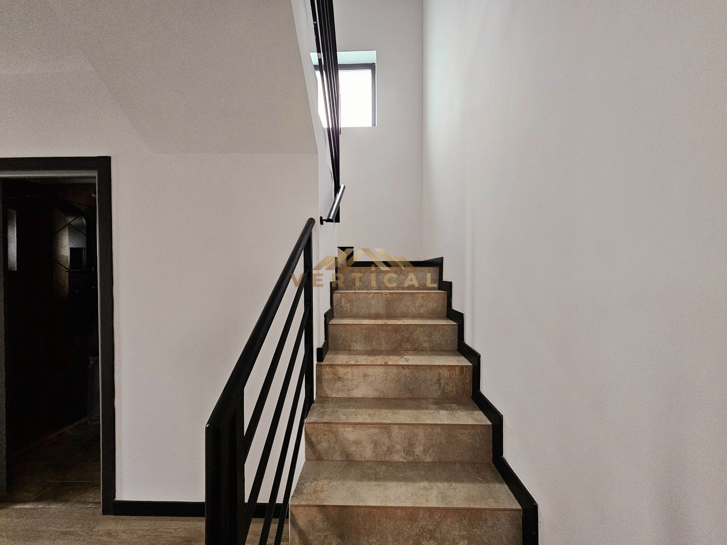 Casa 4 camere | 3 bai | centrul comunei Berceni - Poză 7