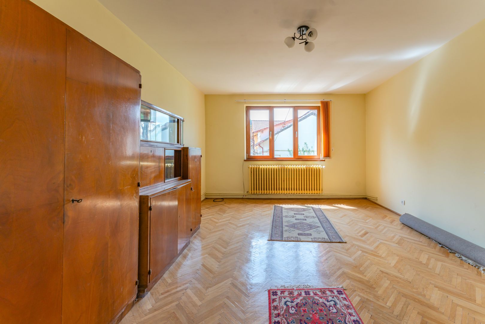 Casa individuala cu 9 camere in Brasovul Vechi. - Poză 2