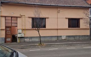 De vanzare casă lingă cetate - Poză 1