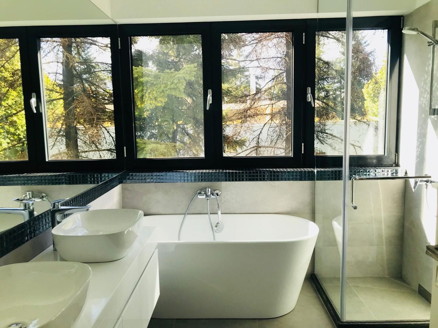 3 CAMERE | 3 BAI | MOBILAT SI UTILAT || AVIATORILOR LANGA PARC - Poză 2