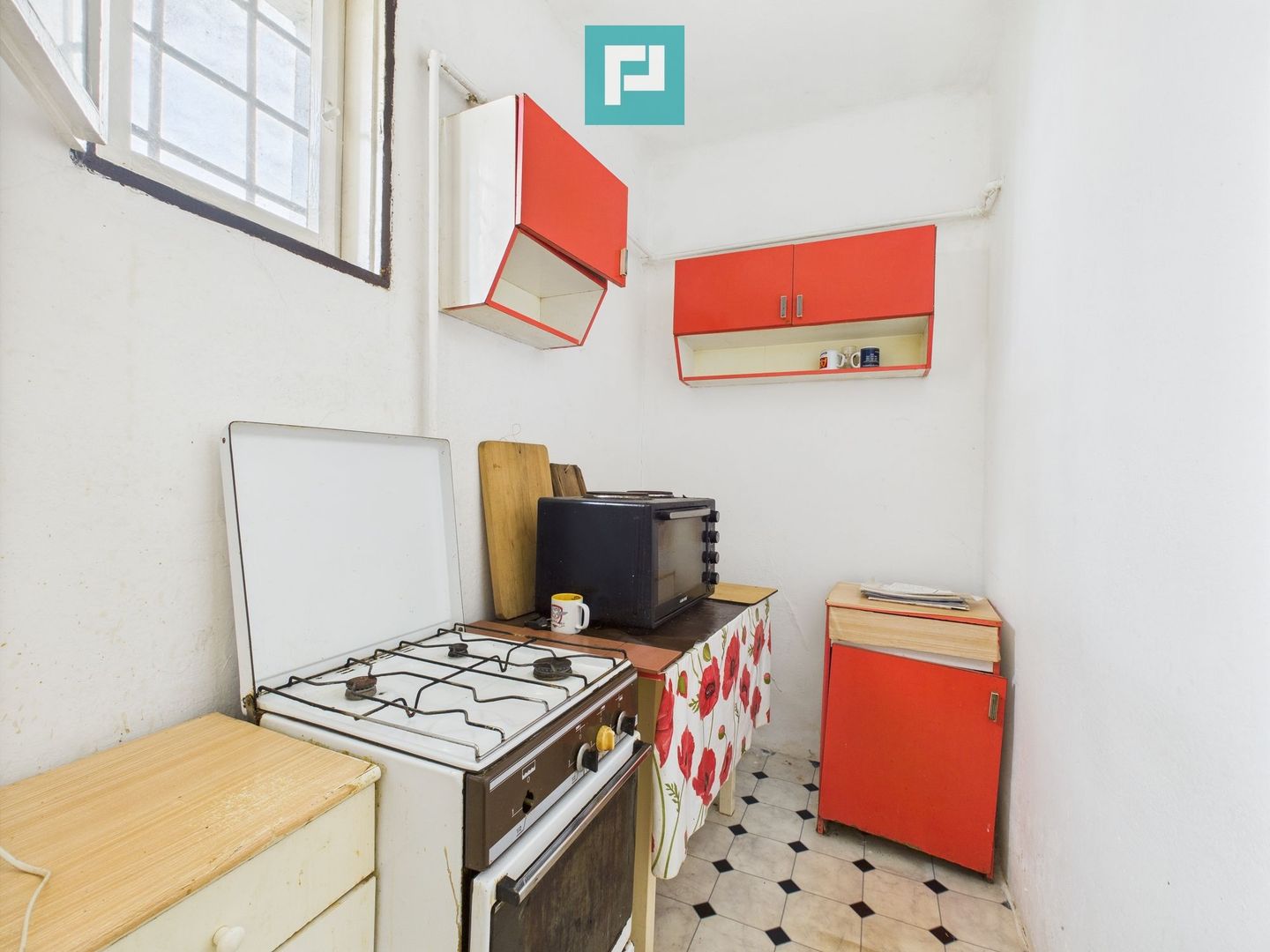 Apartament la casă cu 4 camere în Pârneava - Poză 4