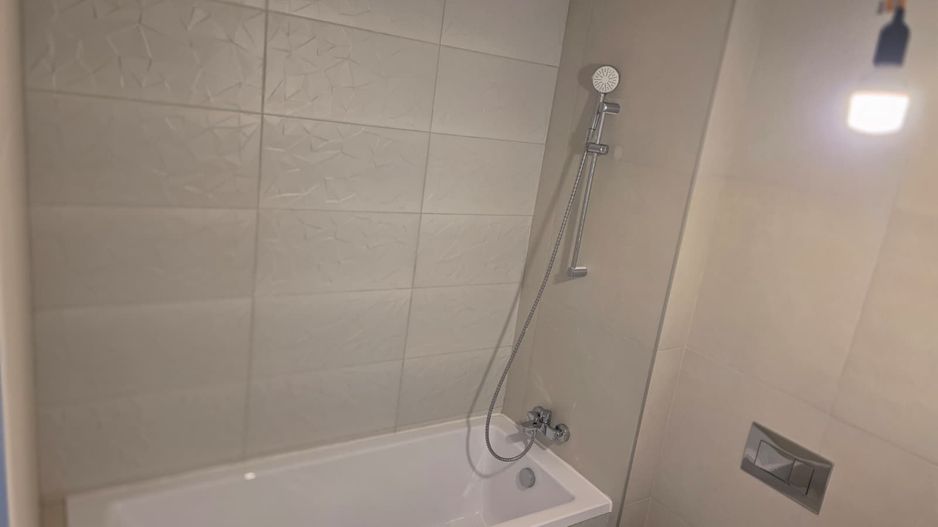 Apartament 3 camere și loc de parcare - Poză 3