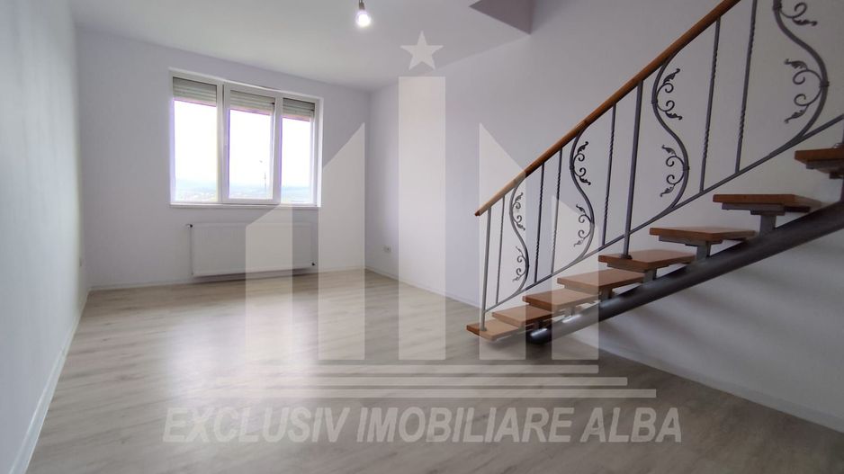 Apartament cu 5 camere decomandate, Cetate - Poză 2