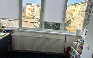 Vanzare apartament - 3 camere  - etaj intermediar - Paltinisului - Poză 9