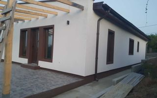 Casă de vânzare în Tomesti, cu utilități și parcare la asfalt - Poză 6