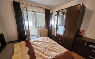 De vanzare apartament 3 camere zona Cetate - Poză 3