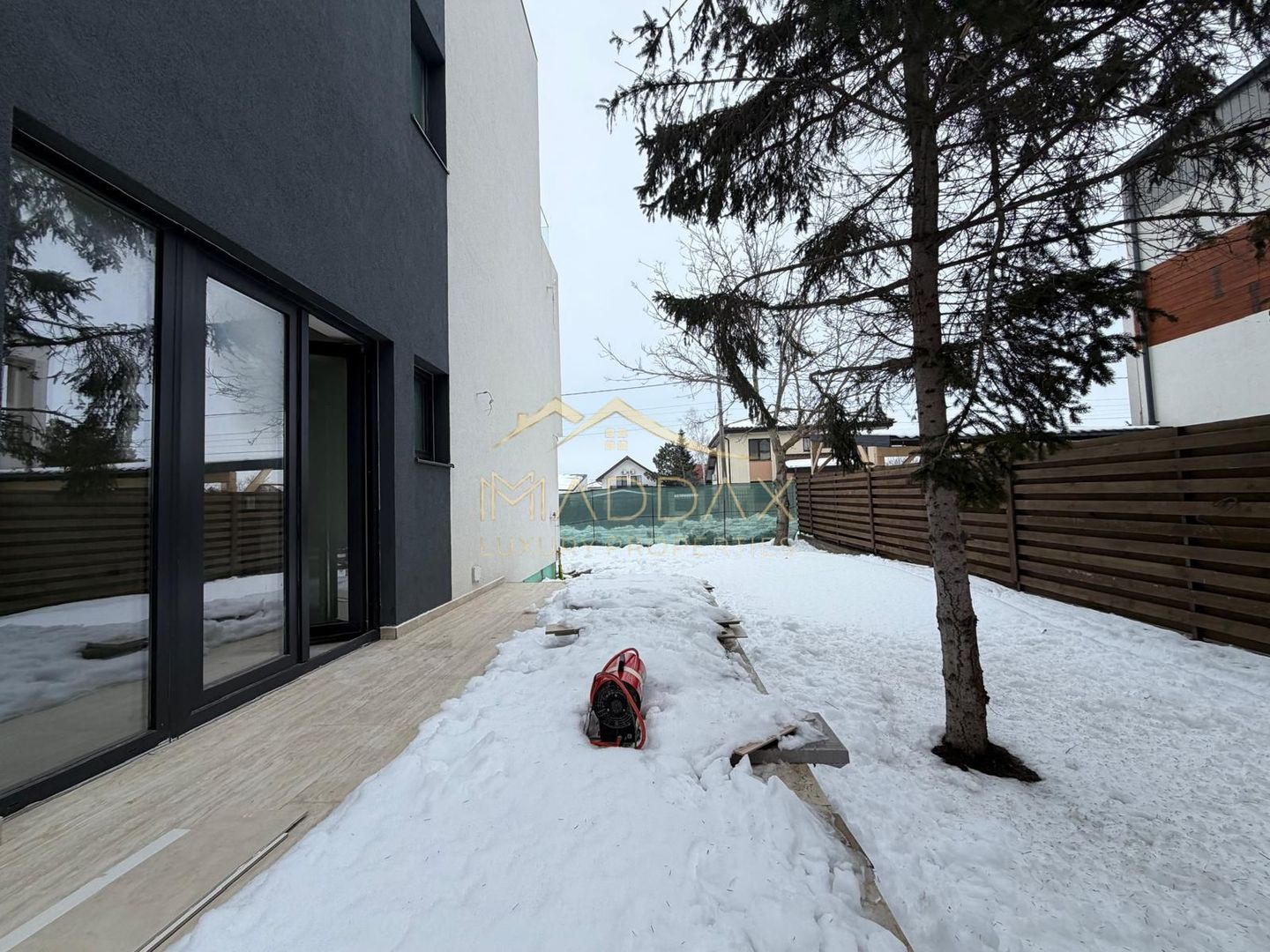 Vila moderna 6 camere // 190mp // teren 300mp // Tunari - Poză 25