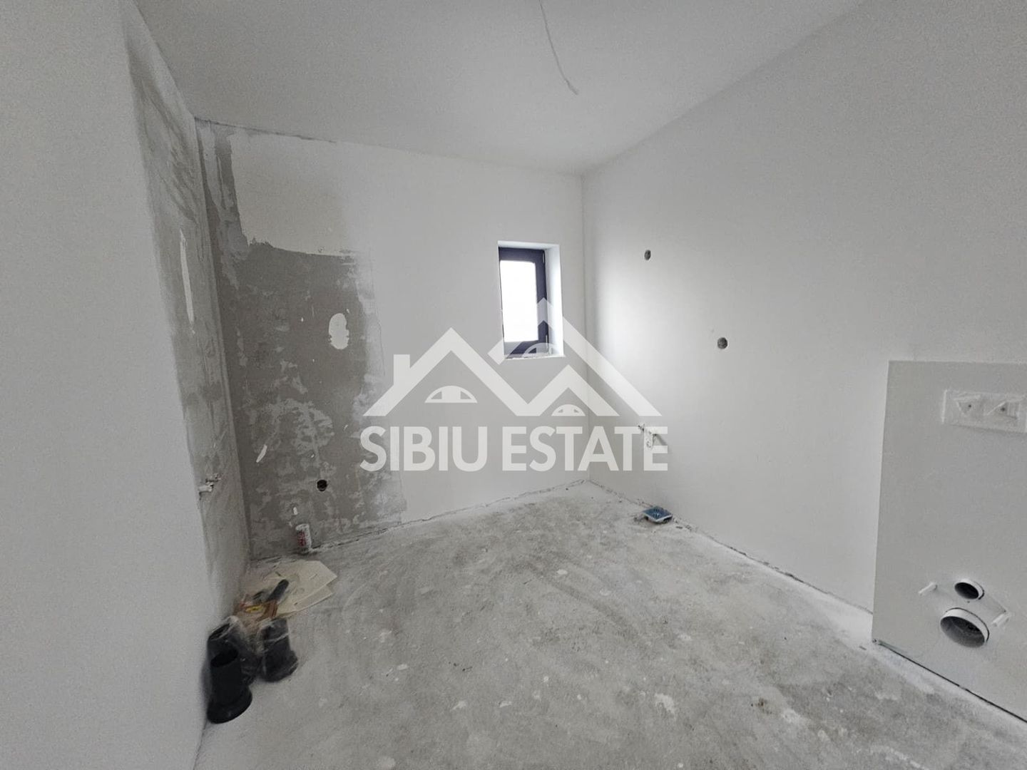 Casa Sibiu, Poplaca 4 camere, 3 bai, terasa si curte NOU - Poză 13