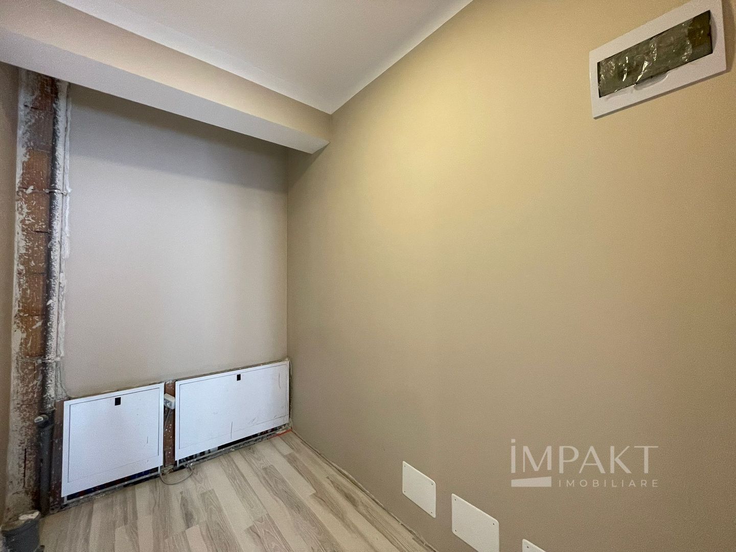 Casă / Vilă cu 4 camere de închiriat - Dezmir - Poză 14