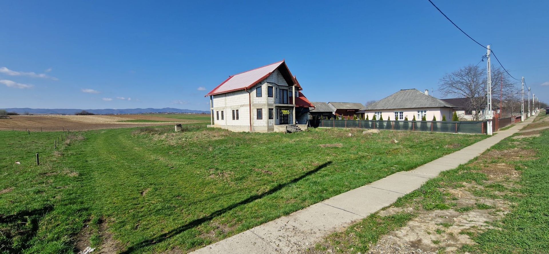 Casa la rosu Boroaia-Suceava - Poză 1