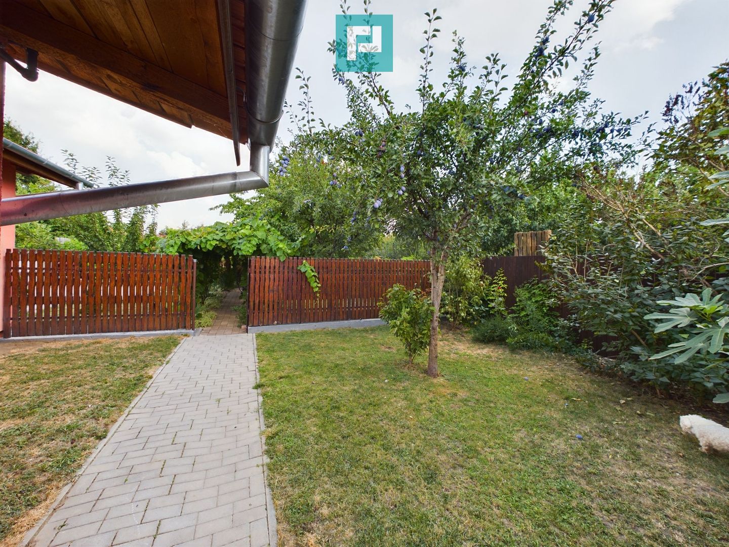 Casă cu 7 camere și 2 băi in Grădiște - Poză 27