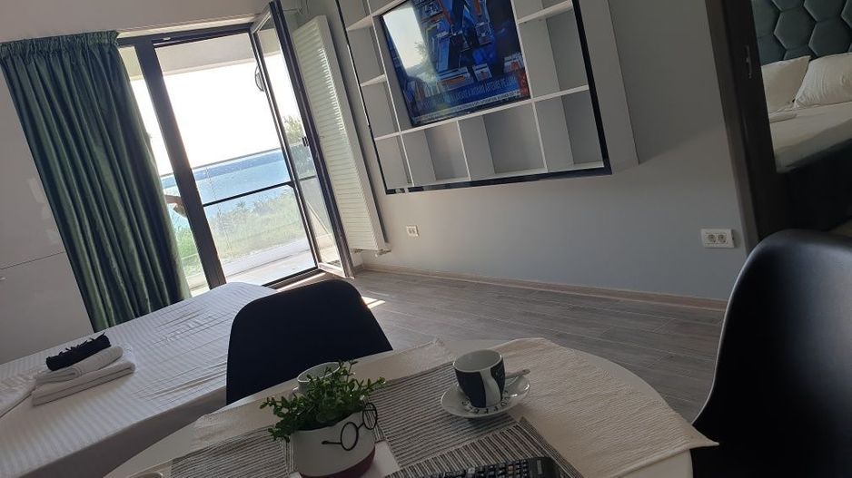 Apartament 2 camere pe termen lung - Vedere La Lac Frontal - Poză 4