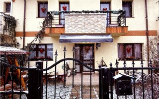 Casă tip triplex de vânzare în Sânpetru - Poză 1