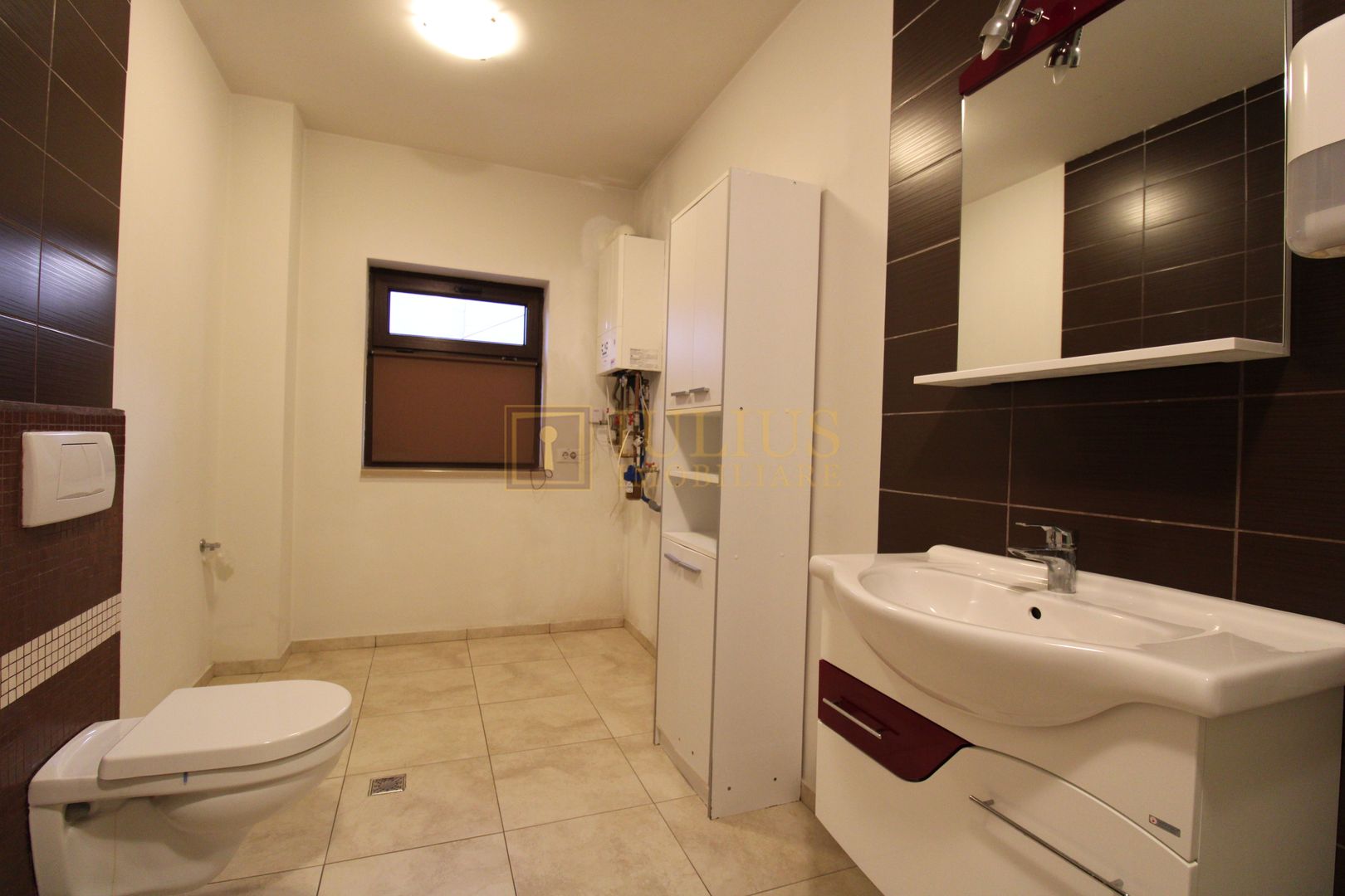 Zona Cetatii; 6 incaperi, ideal pentru sediu firma. - Poză 10