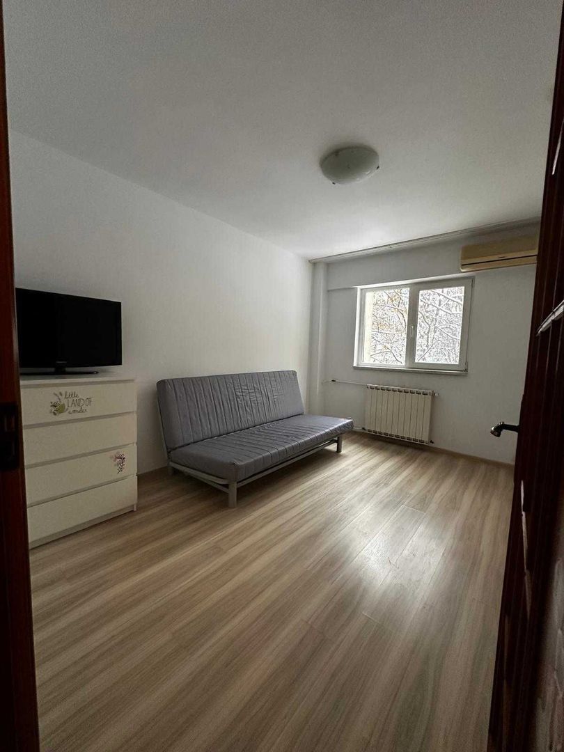 De închiriat apartament 3 camere Tineretului - Poză 2