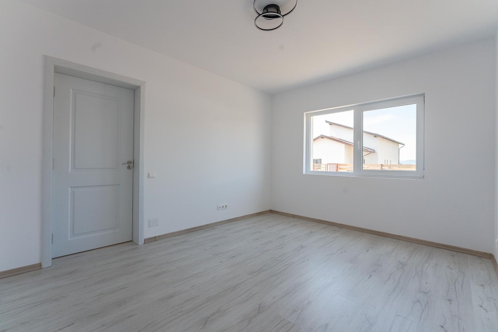 Casa de închiriat în Sânpetru - bucatarie mobilata si utilata - Poză 14