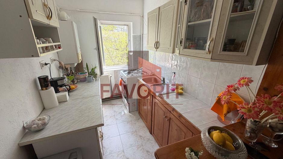 Decomandat. Cu centrala proprie. Etaj intermediar - Poză 3