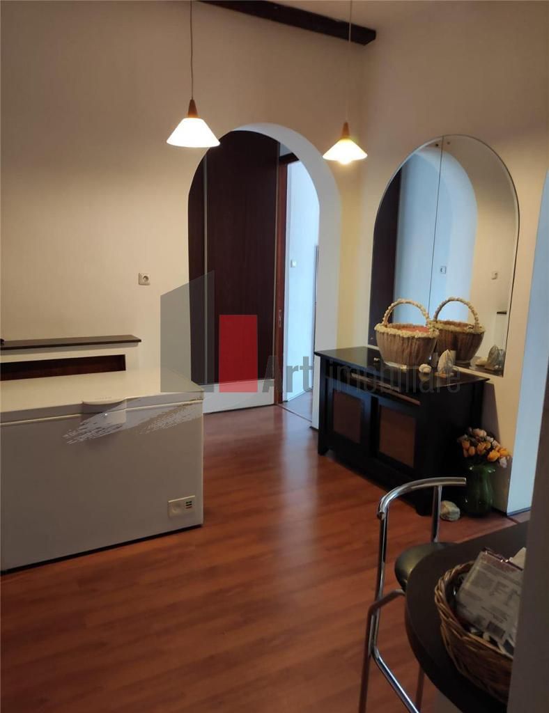 Apartament in vila la etajul 1 intre Romana si P-ta Victoriei - Poză 9