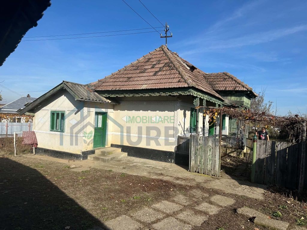 Casă bătrânească locuibilă și teren 1.900 mp – Hărmăneasa, comuna Heleșteni, Iași - Poză 1