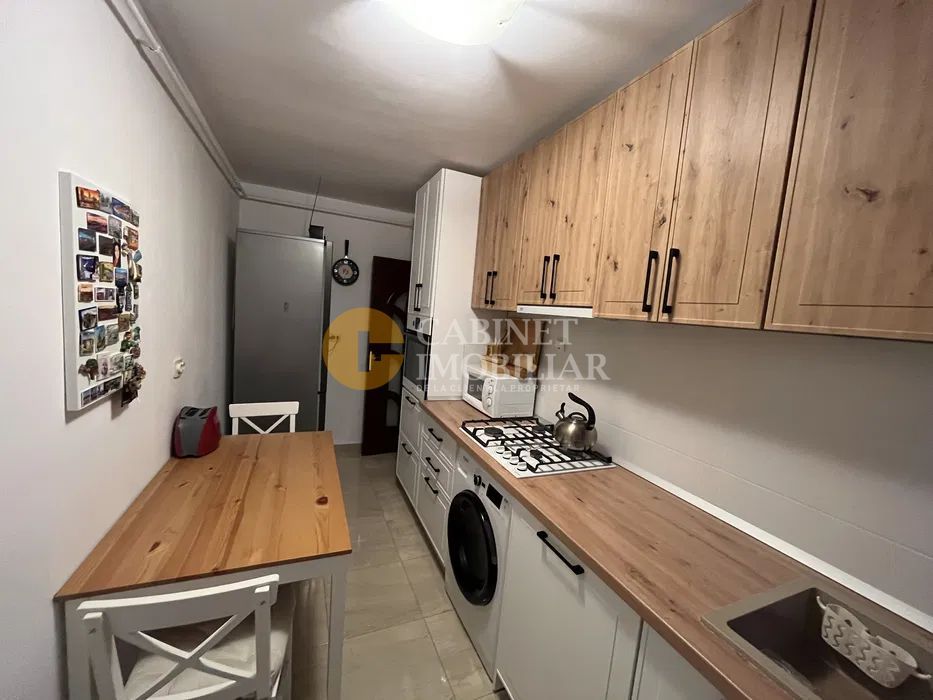 Cug Etaj 3 cu Pod Apartament cu 2 Camere Decomandat 60 mp - Poză 3