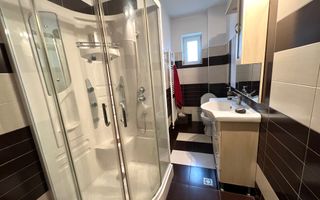 Casa de vanzare - 5 Camere, 2 Bai,  Garaj, 1000mp Teren - Poză 11