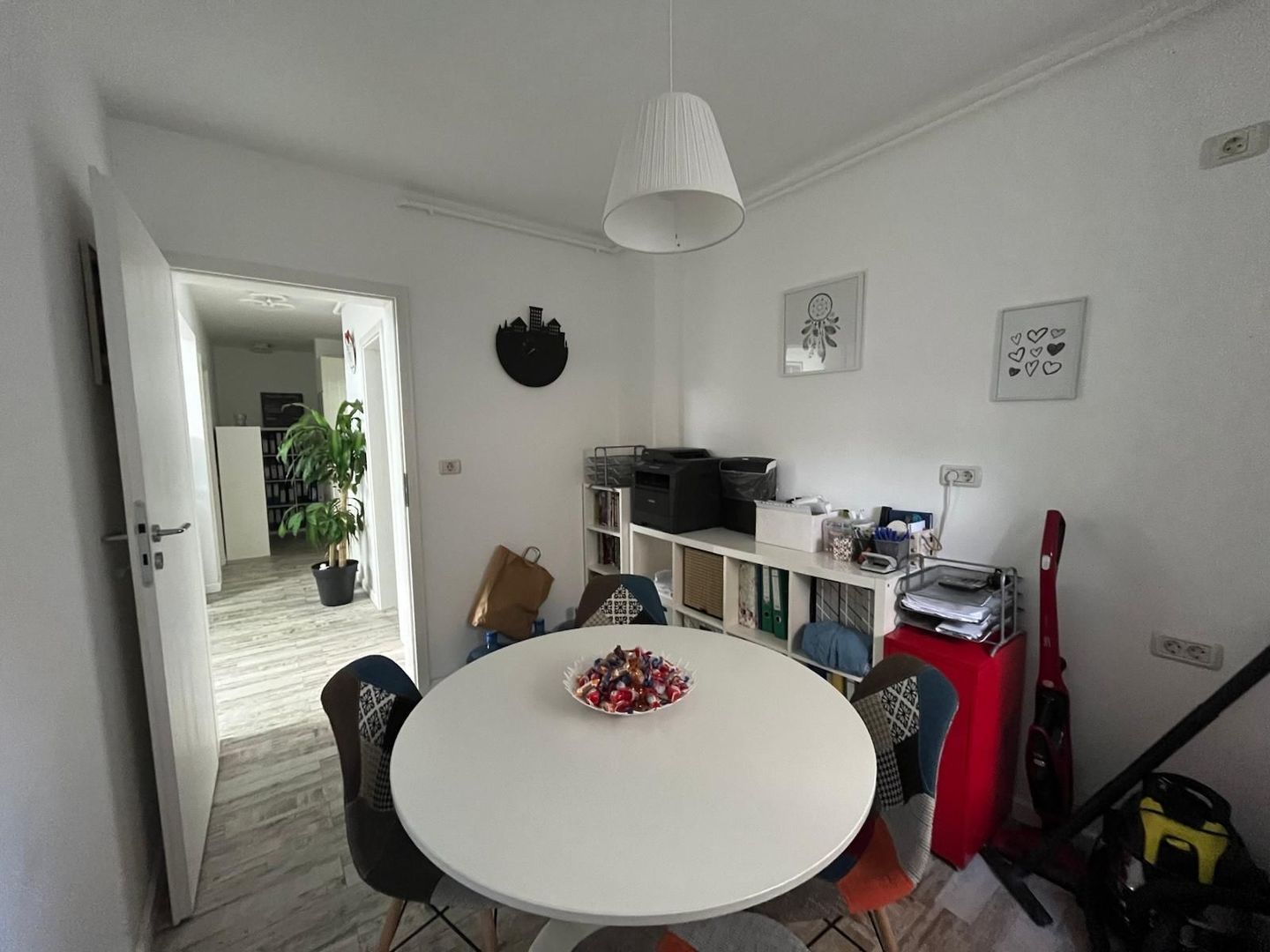 Birou shared (coworking)cu grădină, terasă si parcare proprie - Poză 6