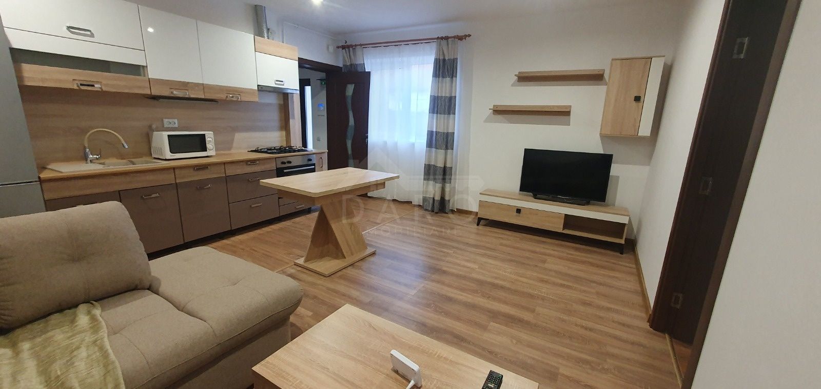 Inchiriez apartament cu doua camere, zona centrala - Poză 2