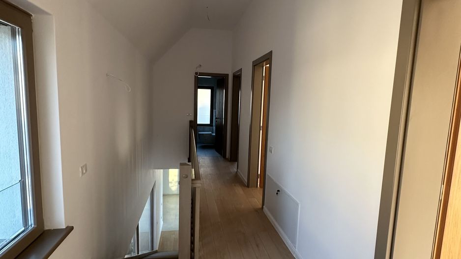 Casa cu 5 camere - Dumbarvita - Poză 19