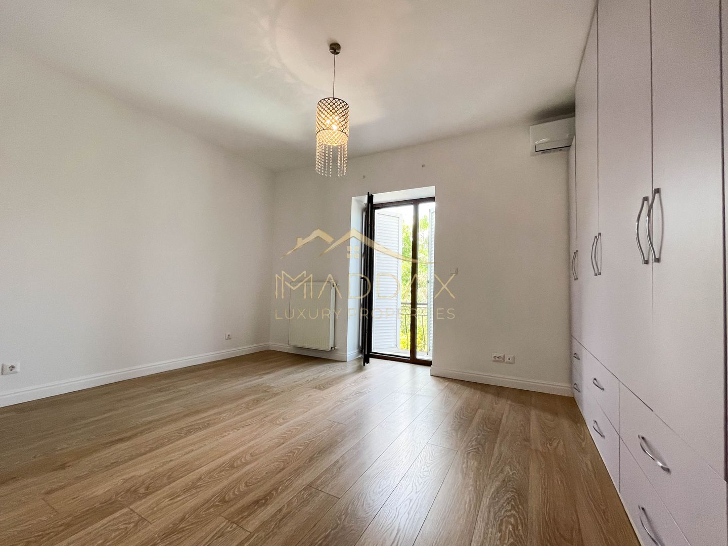 Amazing 6 Rooms Villa // Private Pool // 4 Parking Place / Erou Iancu Nicolae - Poză 31