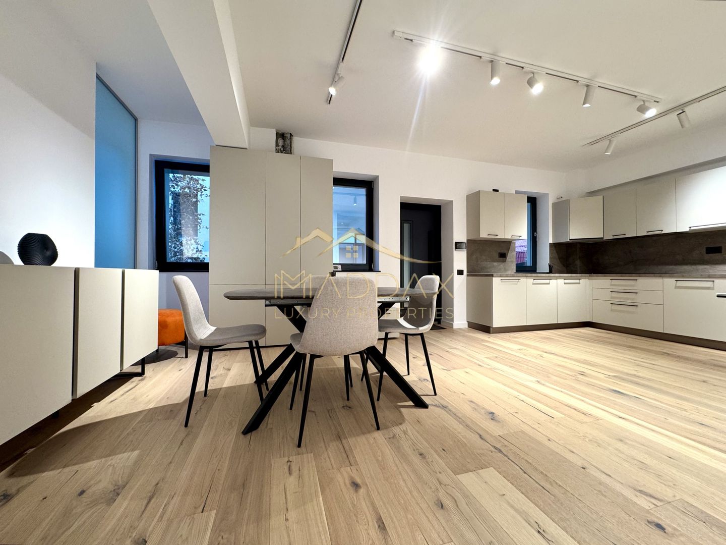 Apartament LUX*3 Camere*Prima închiriere* Parcare inlcusa// Aviatiei - Herastrau - Poză 2