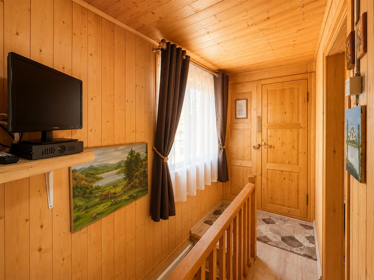 Cocheta casuta,mobilata,accesorizata, garaj,gradina,foisor,Lunca Bradului,Mures - Poză 3