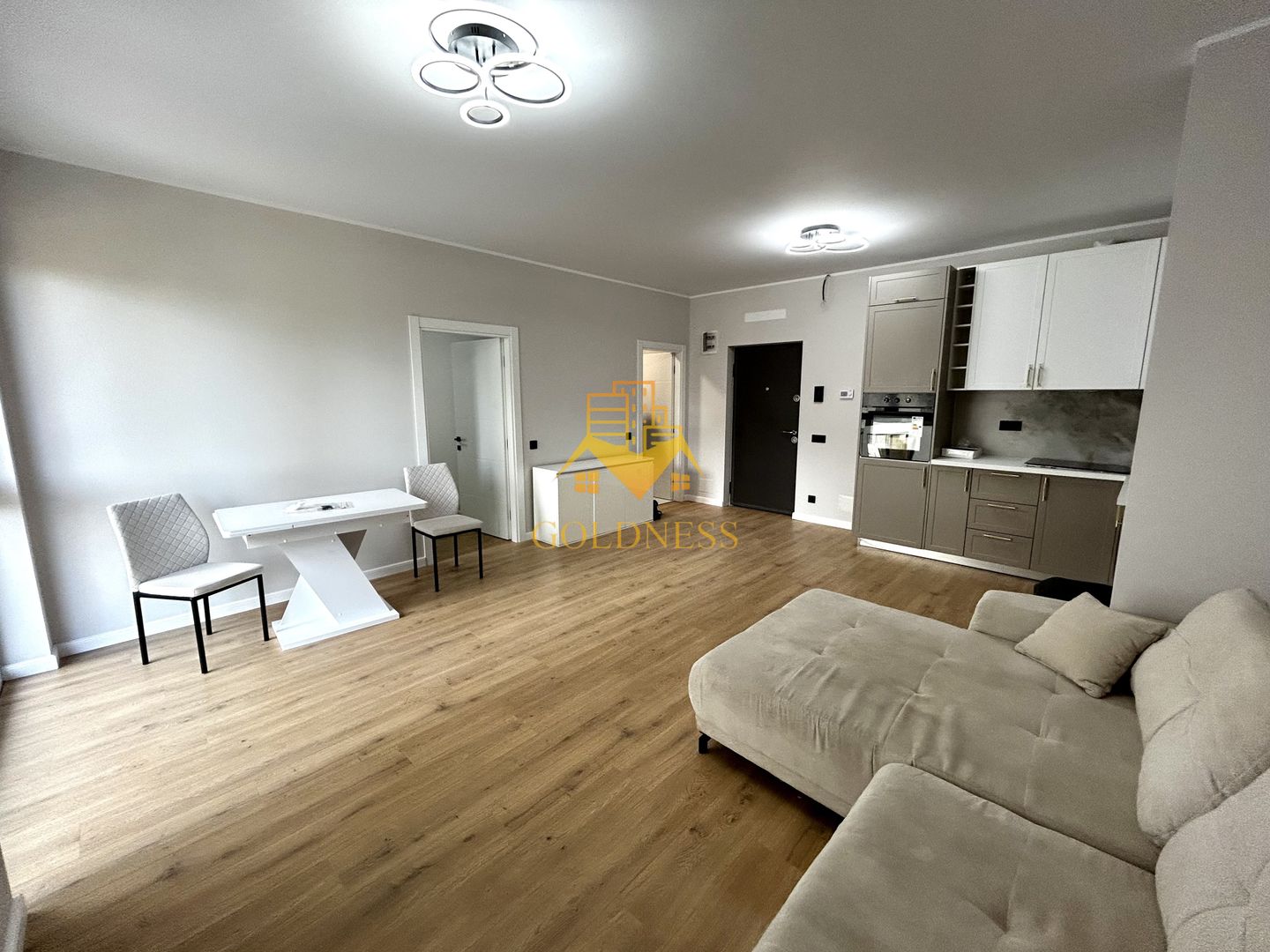 2 camere open space, Parcare, Prima Inchiriere, Piata Oser, Bulgaria - Poză 3