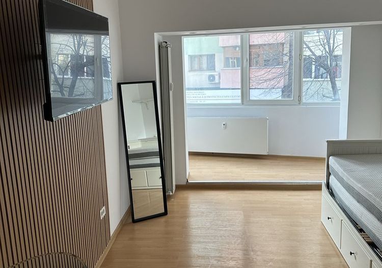 APARTAMENT SPATIOS  METROU ZONA MOSILOR - Poză 1