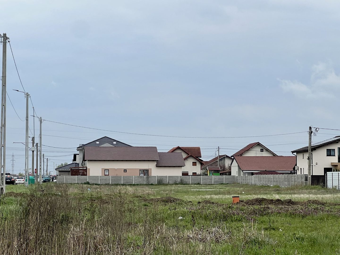 TEREN CU AUTORIZATIE DE CONSTRUIRE - Poză 2