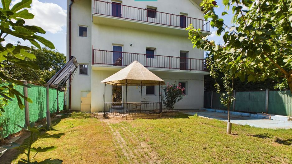 Vilă cu 3 apartamente în zona Parneava - Poză 29