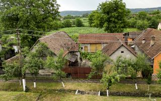 Teren şi casă în Odvoş - Poză 2