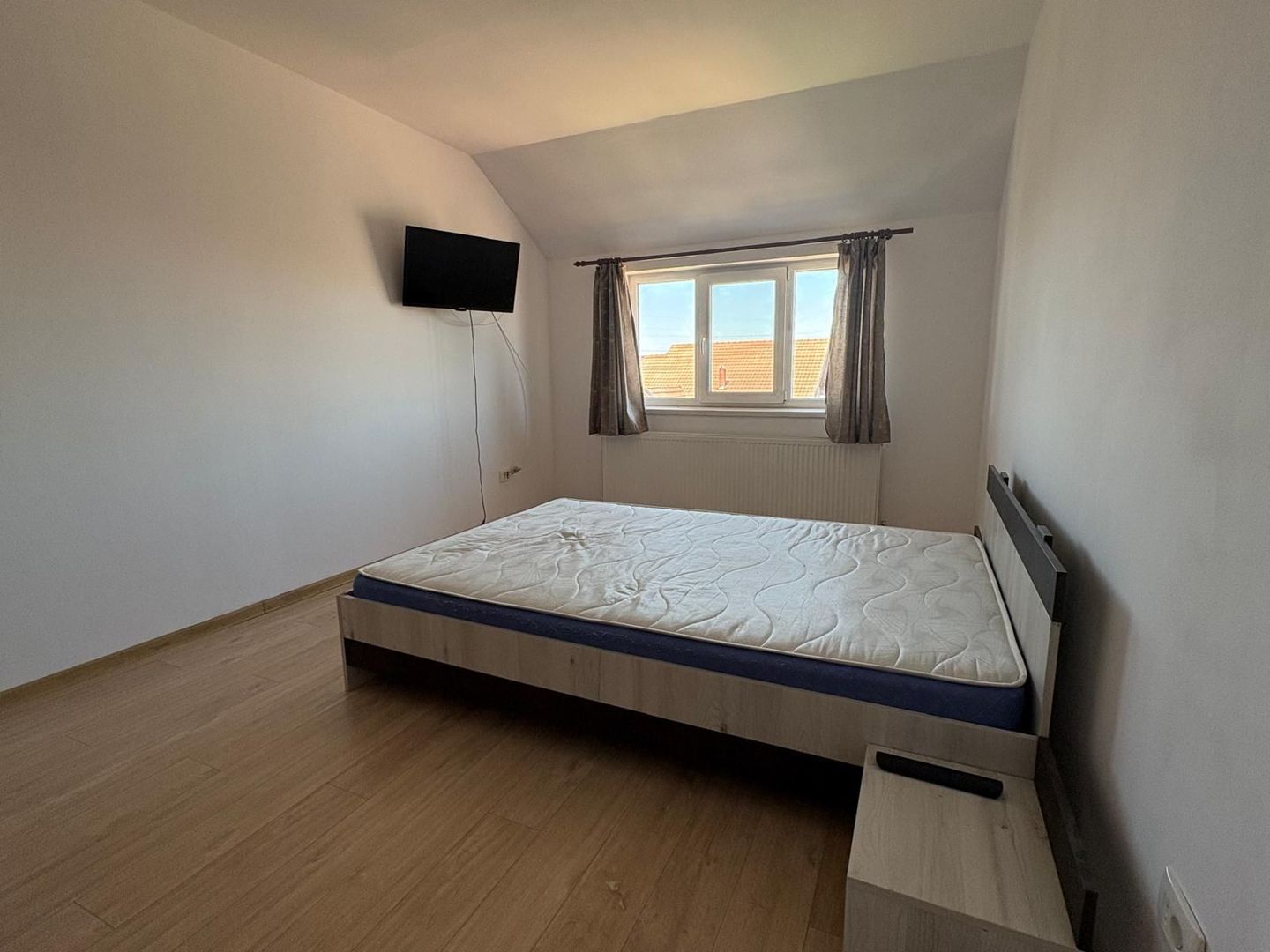 Dumbravita | 3 Camere | Curte Comuna. - Poză 2