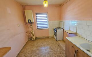 Apartament 2 camere, decomandat, etaj 2, Cetate, zona Kaufland - Poză 2