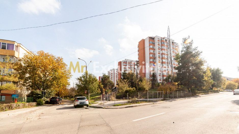 Teren stradal pe colț - Ideal afacere - front stradal mare - Poză 5
